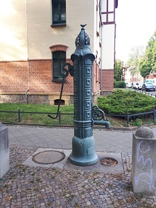 Handschwengelpumpe Lobstädterstraße