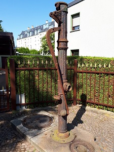 Traurige Pumpe in der Stockmannstraße