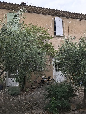 Villeneuvette, Haus von außen